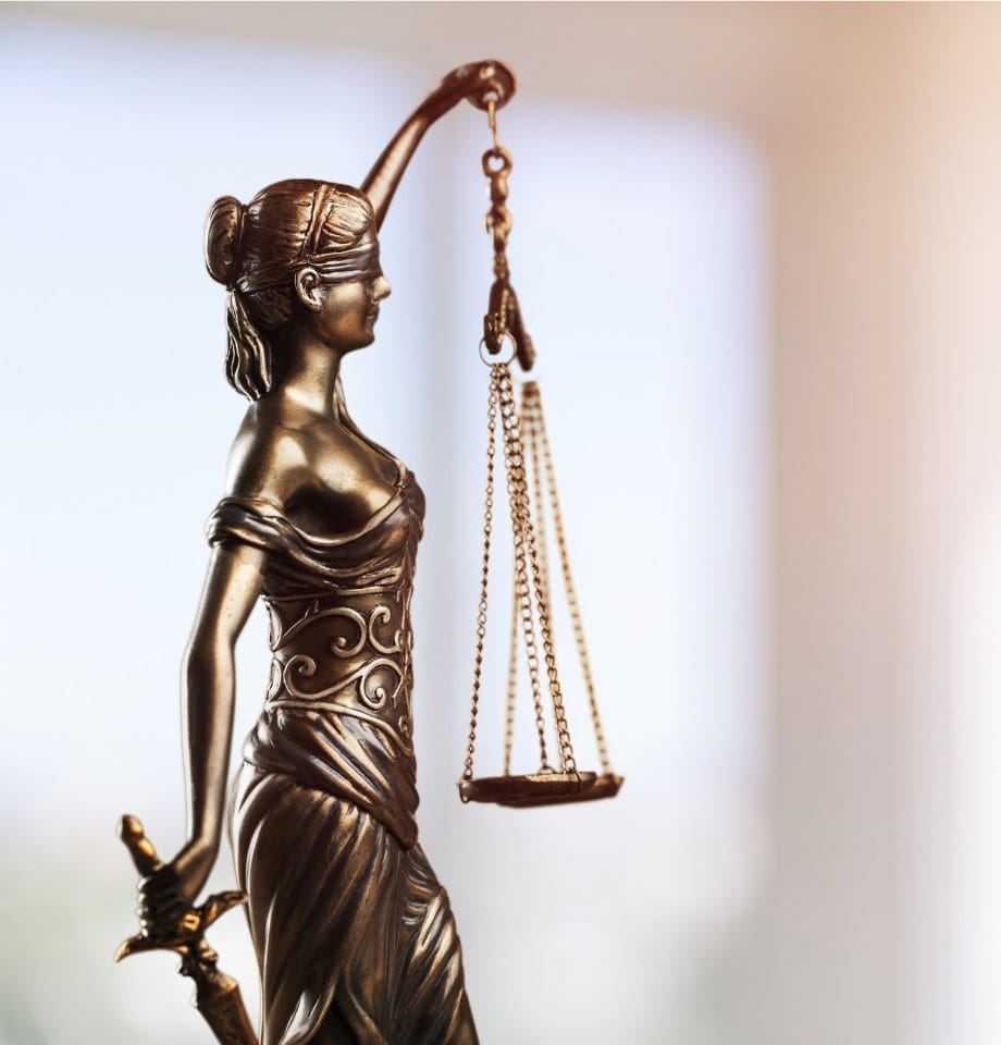 Oto opis alternatywny dla najnowszego zdjęcia:

zanizona-emerytura-odwolanie-sad.jpg: Zbliżenie na klasyczną, mosiężną rzeźbę Temidy, bogini sprawiedliwości; widać jej profil z zawiązanymi oczami oraz uniesioną dłoń trzymającą wagę szalkową na łańcuszkach. Druga ręka spoczywa na rękojeści miecza.